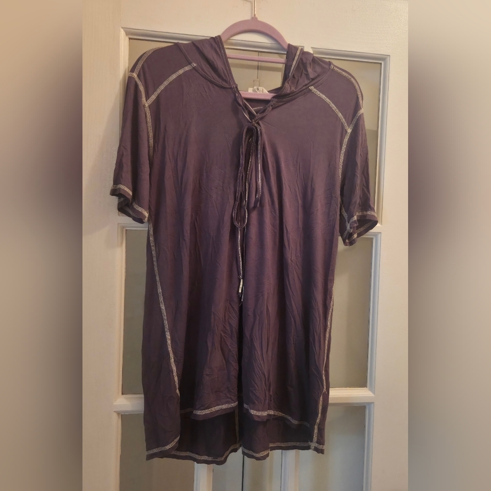 POL Hooded Short Sleeve Tee in A Gray Slate With Off White Stitching- Nice On!